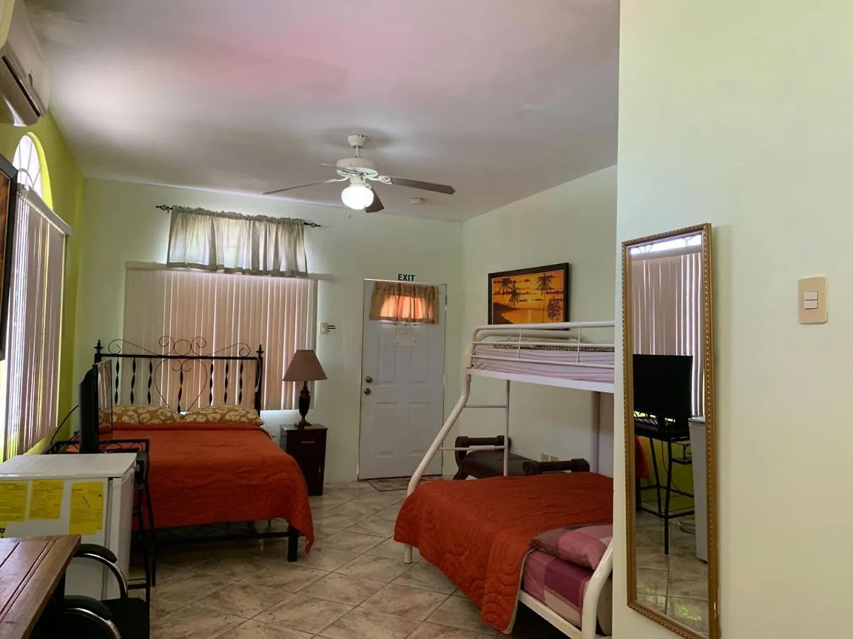 Carolyns View Hotel Port of Spain 2*,