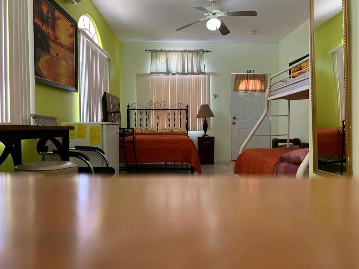 Carolyns View Hotel Port of Spain 2*,  Trinidad e Tobago