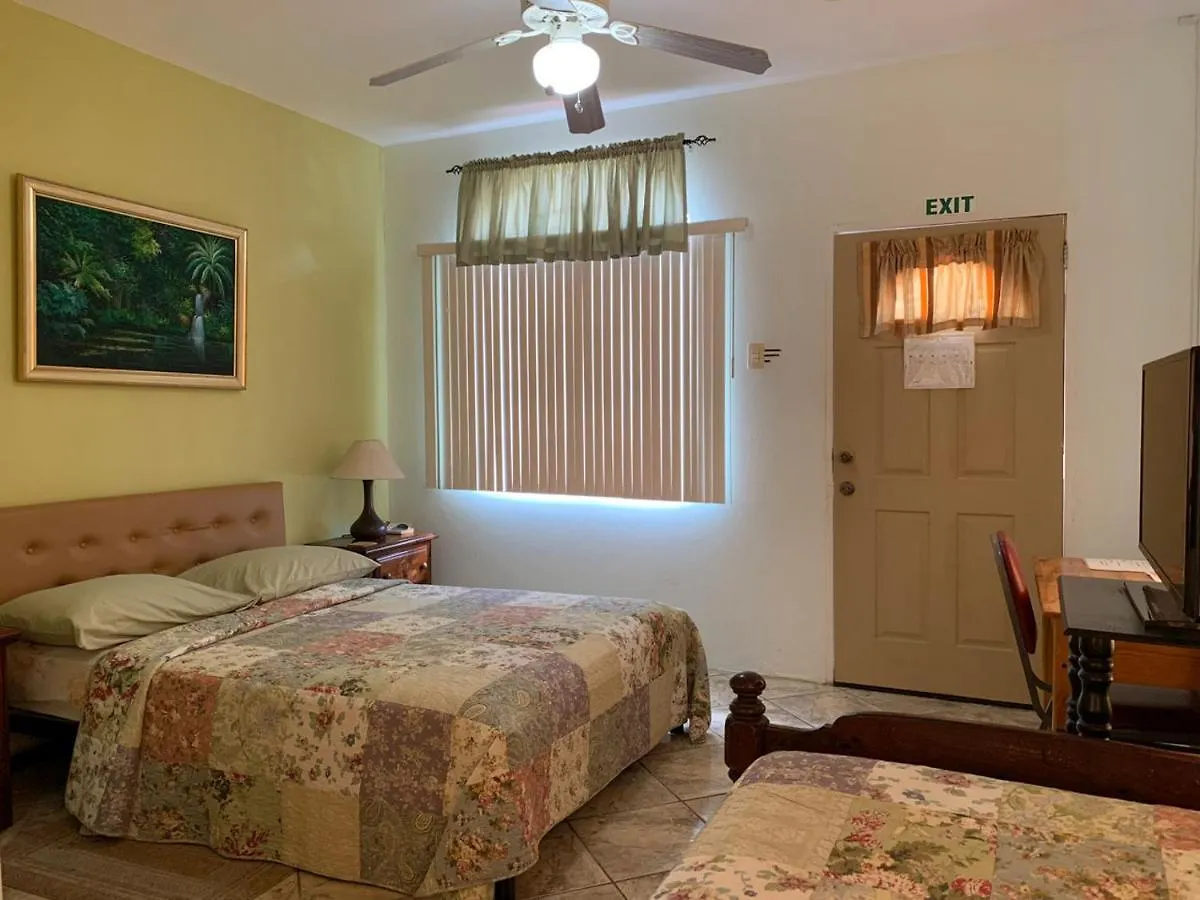 Carolyns View Hotel Port of Spain 2*,  Trinidad e Tobago