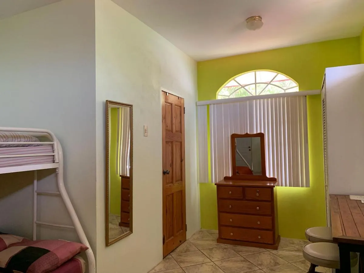 Konukevi Carolyns View Otel Port of Spain