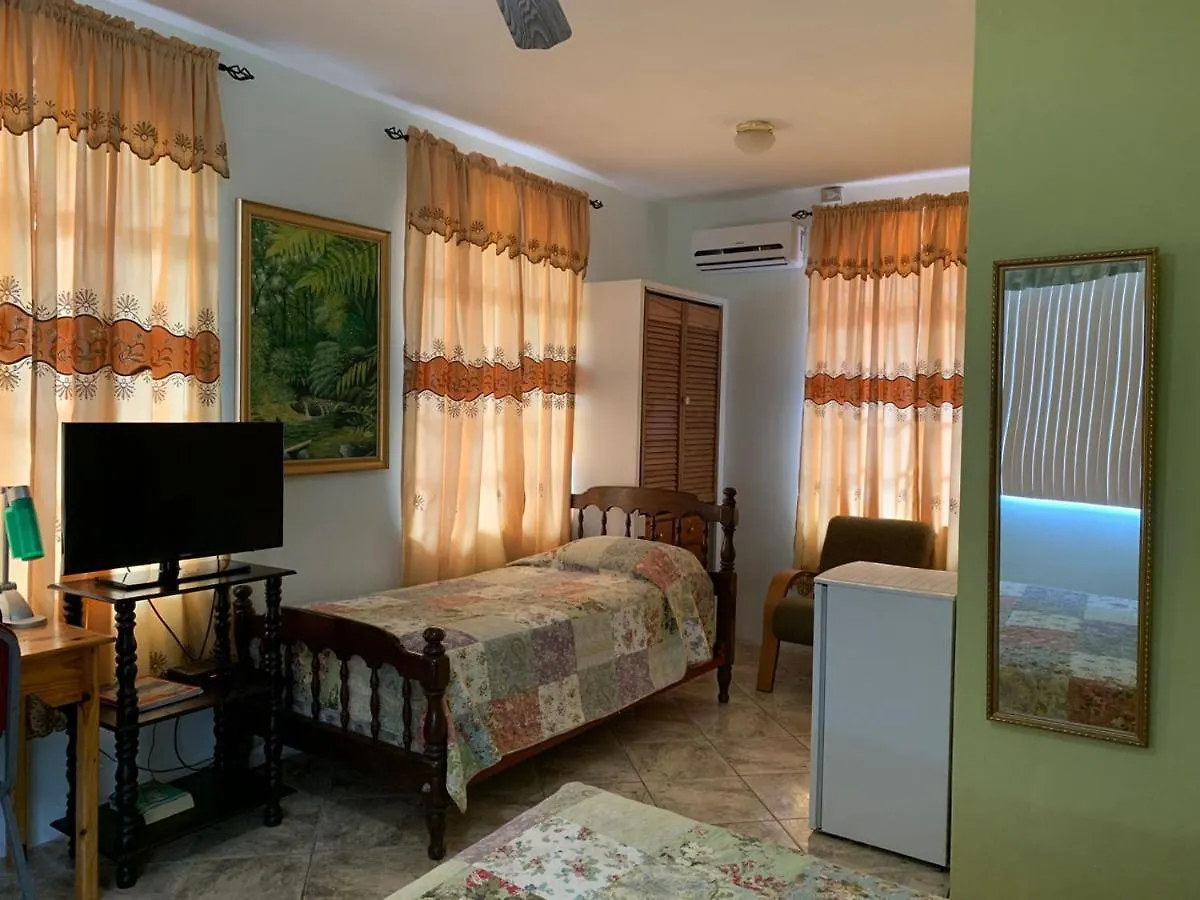 Carolyns View Hotel Port of Spain